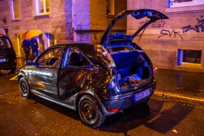 Stuttgart West: PKW auf Kreuzung von Stadtbahn erfasst